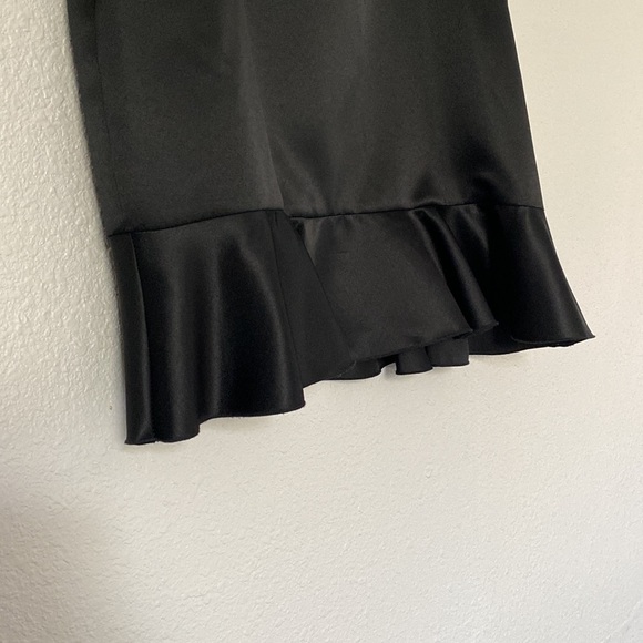 JS signature satin black skirt - Picture 2 of 3